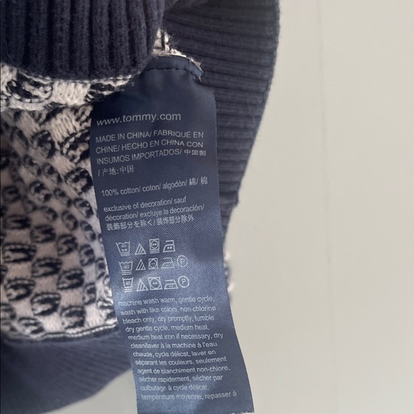 Tommy Hilfiger Men's Black and Red Zip-Up Sweater Size Medium - Picture 4 of 6